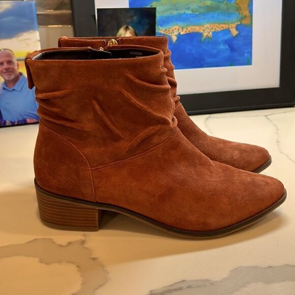 Cole Haan Women’s Maple Water Resistant  Suede Boot size 8 worn one time! - Picture 3 of 15